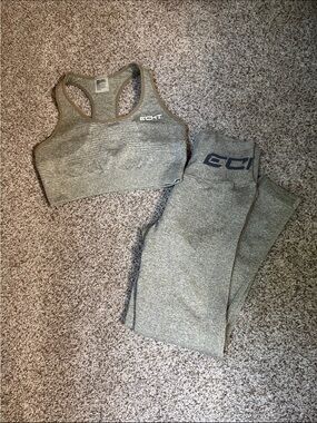 ECHT Olive Green Seamless Sports Bra